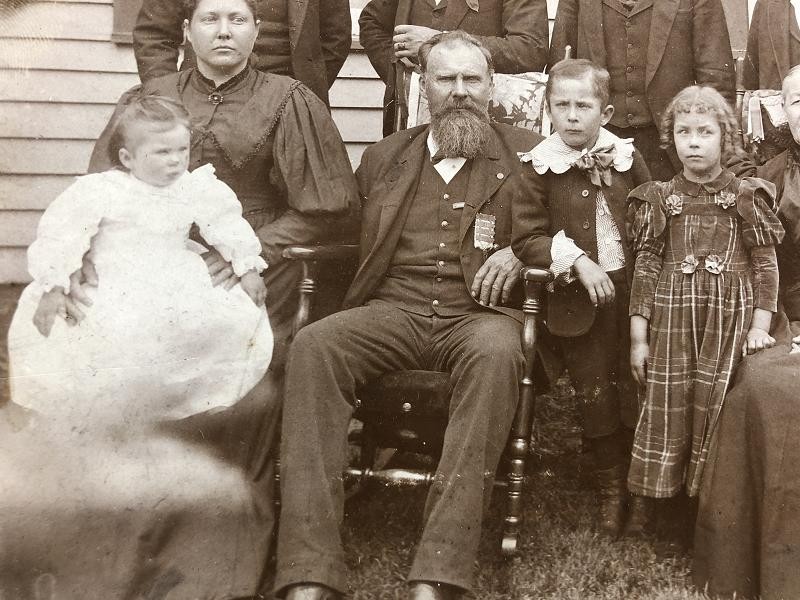 LARGE CABINET CARD ALBUMEN PHOTO OF 31ST OHIO VOLUNTEER INFANTRY VETERAN AND FAMILY FRAMED