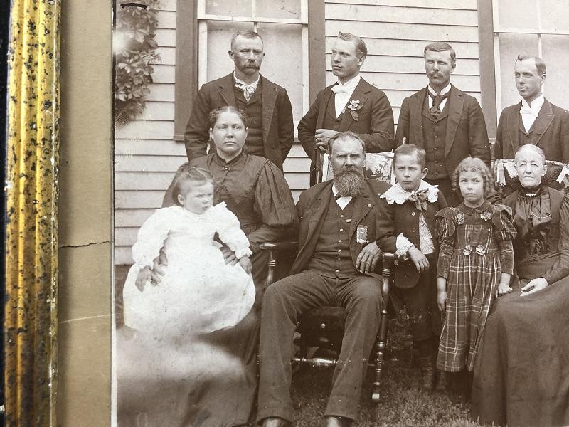 LARGE CABINET CARD ALBUMEN PHOTO OF 31ST OHIO VOLUNTEER INFANTRY VETERAN AND FAMILY FRAMED