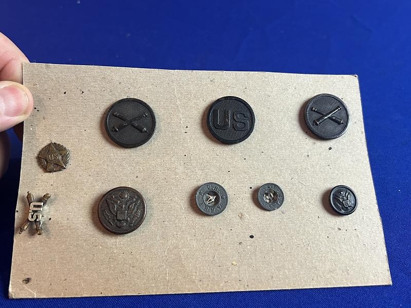 WW1 US UNIFORM INSIGNIA PINS AND COLLAR DISK