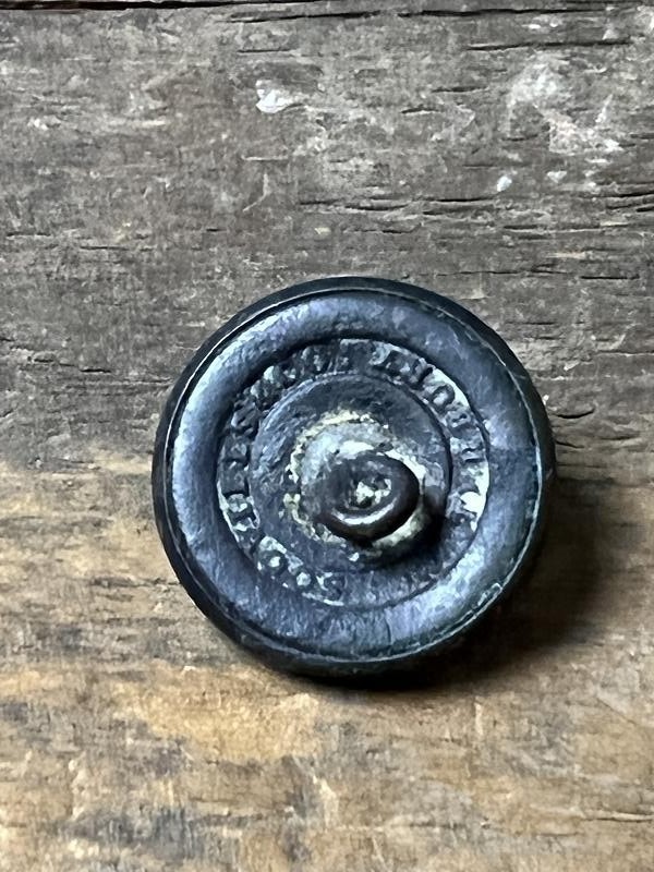 DUG CONFEDERATE VIRGINIA COAT BUTTON RMDC SCOVILL BM 23MM