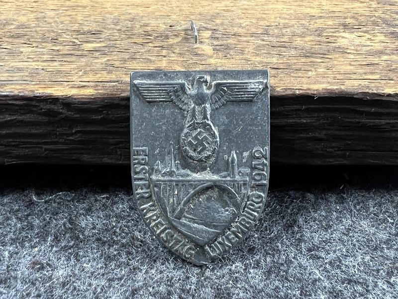 WWII GERMAN ERSTER KREISTAG LUXEMBURG 1942 TINNIE PIN