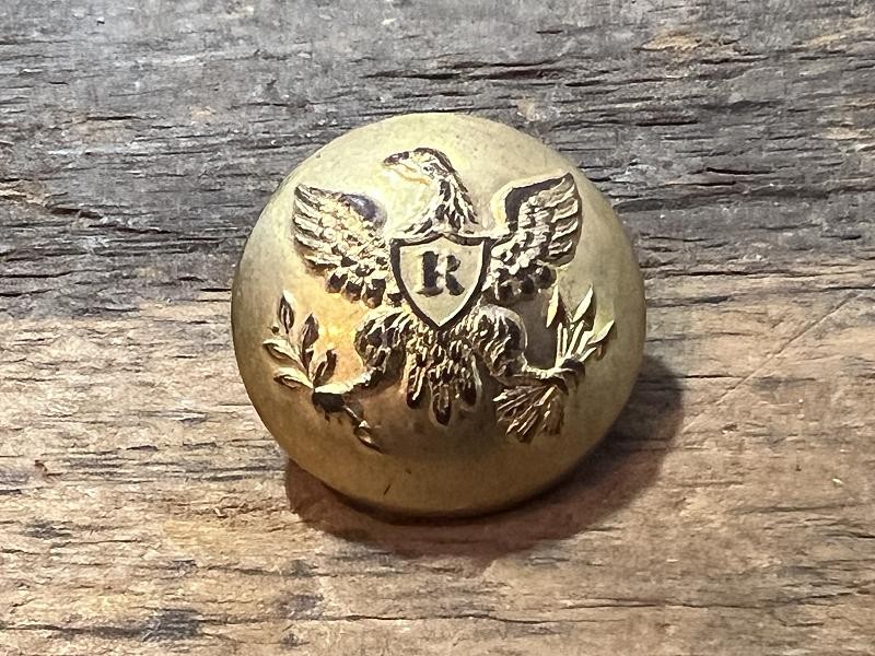 DUG CIVIL WAR U.S. EAGLE RIFLEMAN R COAT BUTTON R W ROBINSON EXTRA RIC BM