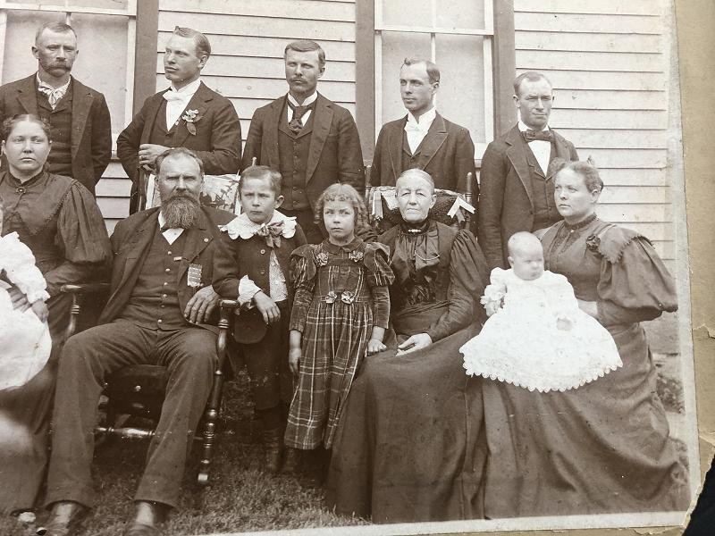 LARGE CABINET CARD ALBUMEN PHOTO OF 31ST OHIO VOLUNTEER INFANTRY VETERAN AND FAMILY FRAMED
