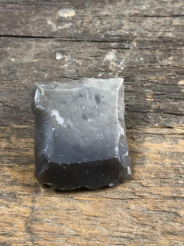 ONE DUG VERY OLD KNAPPED FLINTLOCK RIFLE FLINT FROM A GROUP