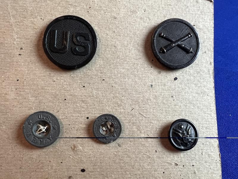 WW1 US UNIFORM INSIGNIA PINS AND COLLAR DISK