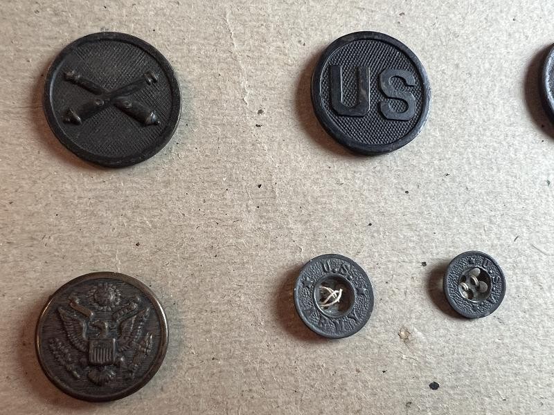 WW1 US UNIFORM INSIGNIA PINS AND COLLAR DISK