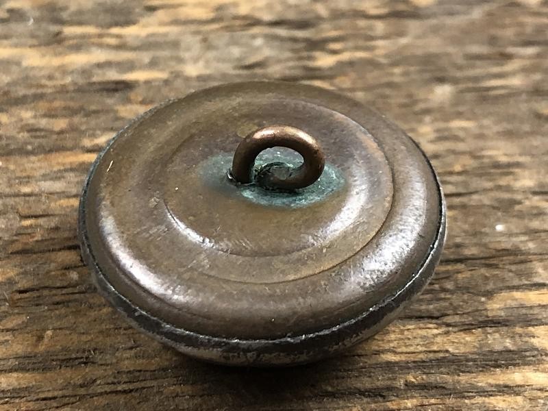 NON DUG CONFEDERATE LOCAL IRON FACE GEORGIA COAT BUTTON GA224