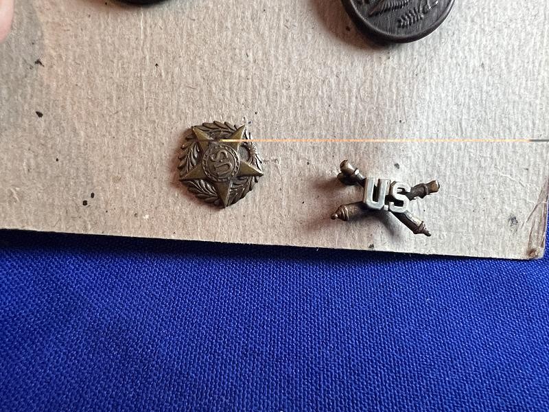 WW1 US UNIFORM INSIGNIA PINS AND COLLAR DISK