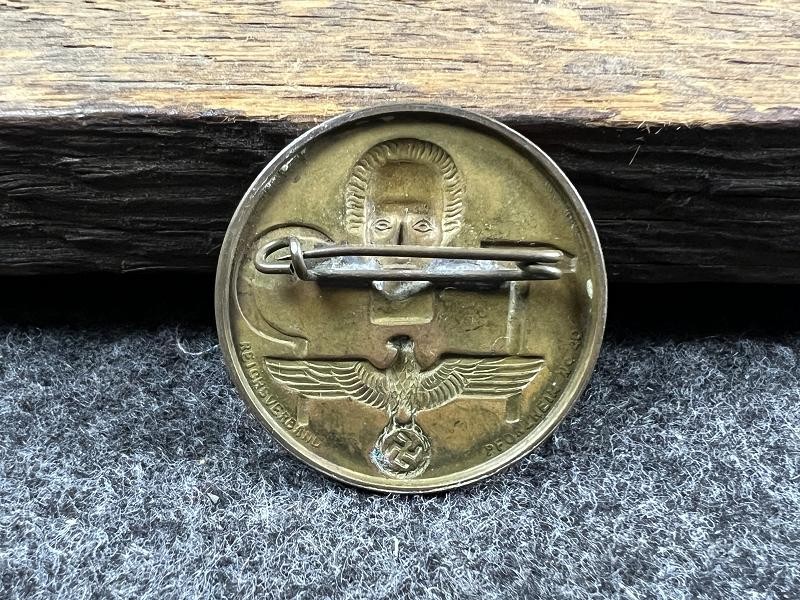 WWII GERMAN 1934 TAG DER ARBEIT TINNIE PIN