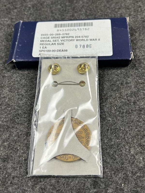 US WWII WW2 VICTORY MEDAL SET IN BOX