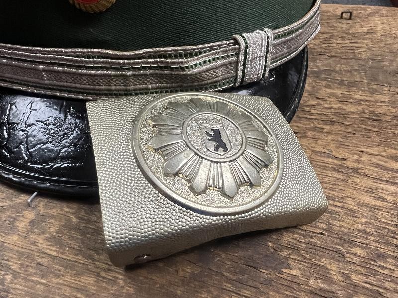 POST WWII GERMAN POLICE VISOR CAP AND BUCKLE