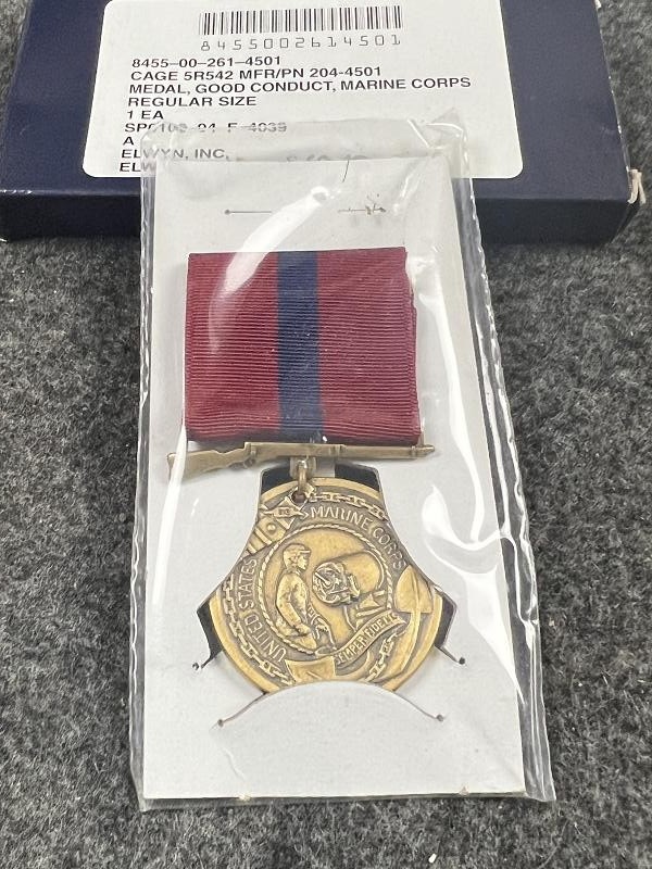 US MARINE CORPS GOOD CONDUCT MEDAL SET IN BOX