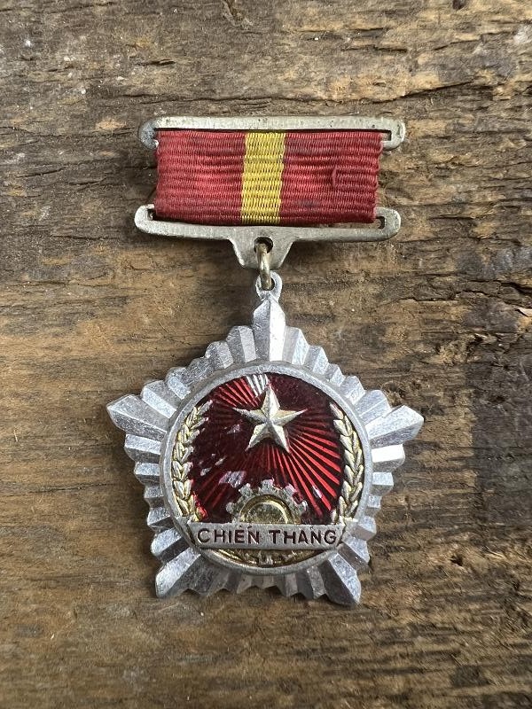 Viet Cong NLF North Vietnamese Army Medal Award CHEN THANG