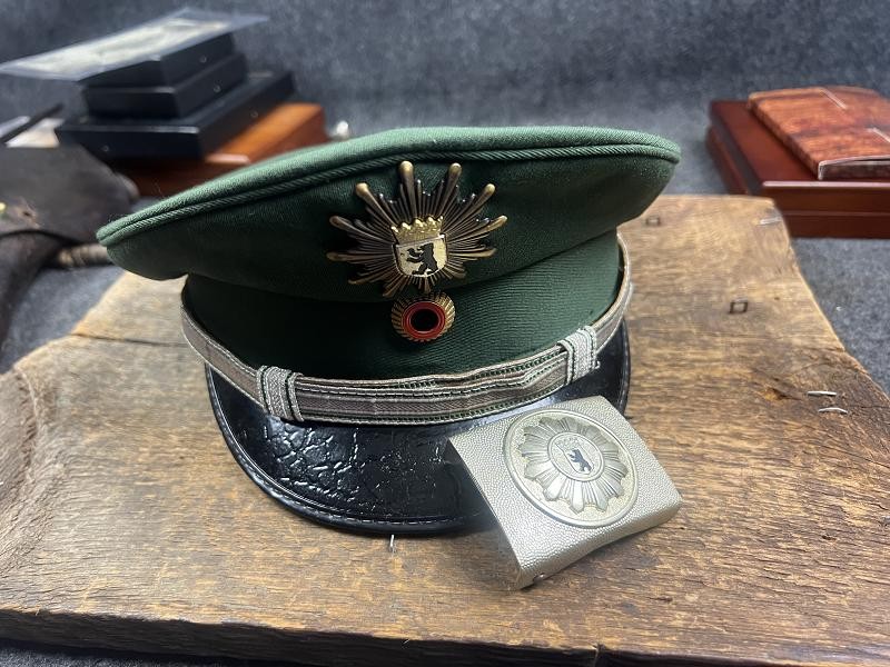 POST WWII GERMAN POLICE VISOR CAP AND BUCKLE