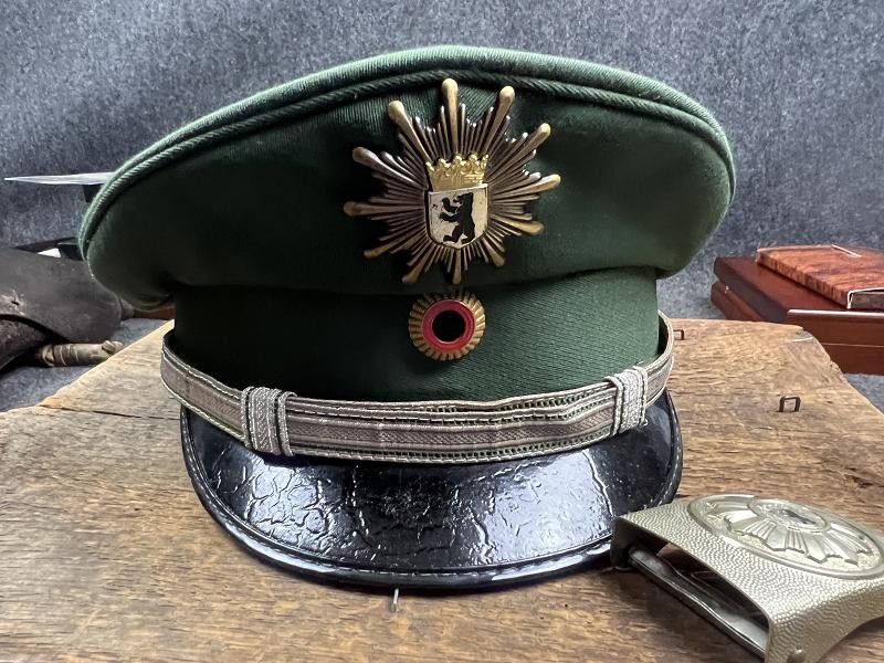 POST WWII GERMAN POLICE VISOR CAP AND BUCKLE