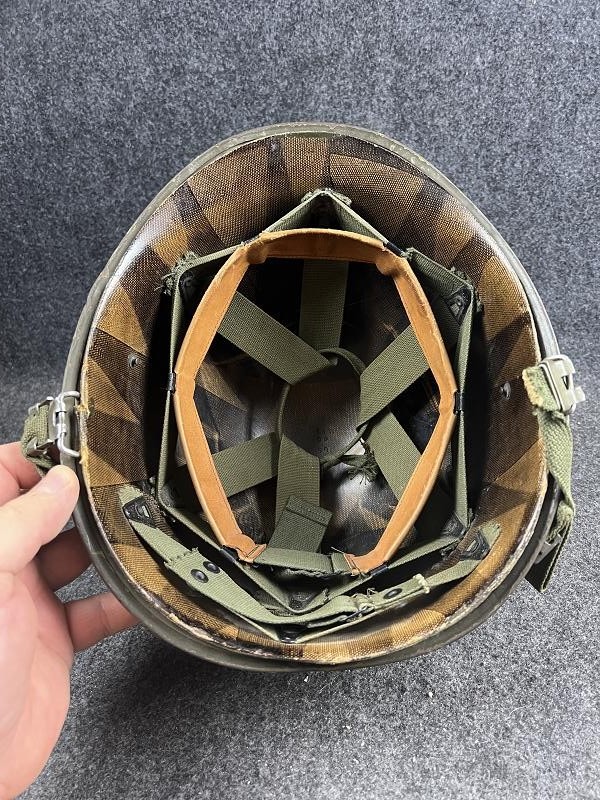 AUTHENTIC KOREAN WAR U.S. M1 SWIVEL BALE HELMET WITH DATED 1946 LINER