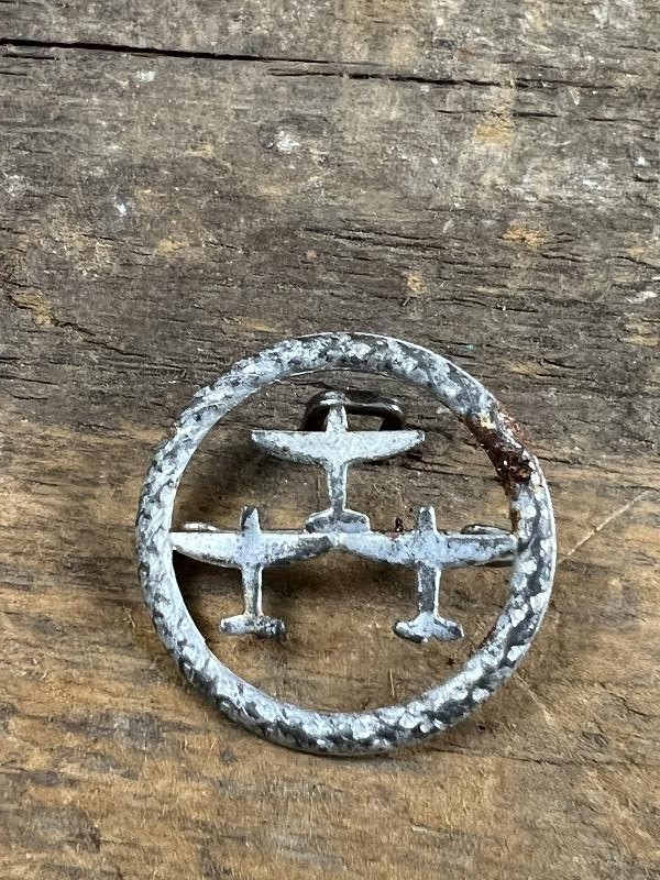 WW2 GERMAN LUFTWAFFE TINNIE BADGE
