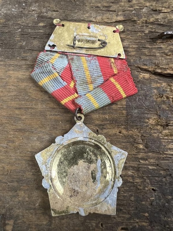 Viet Cong NLF North Vietnamese Army Medal Award QUYET THANG
