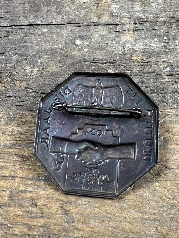 Original German TINNIE BADGE/Day Badge – DEUTSCH IST DIE SAAR 1934