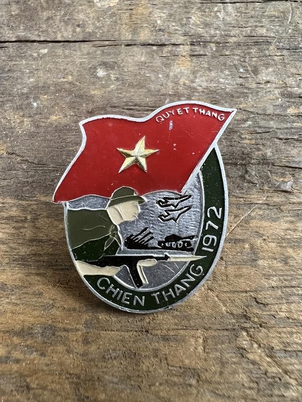 Viet Cong NLF North Vietnamese Army Pin CHEN THANG 1972
