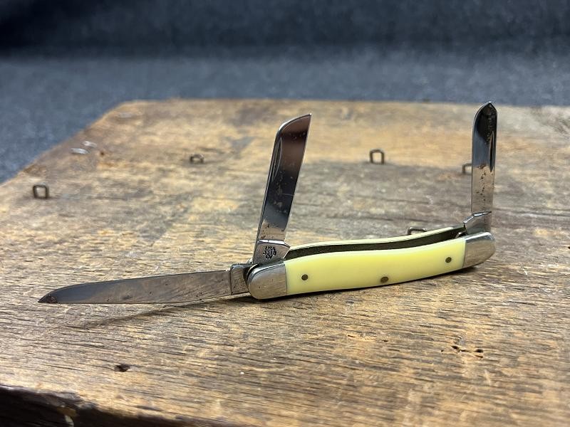 Case XX WR Pocket Knife Yellow Synthetic Medium Stockman 3318 CV