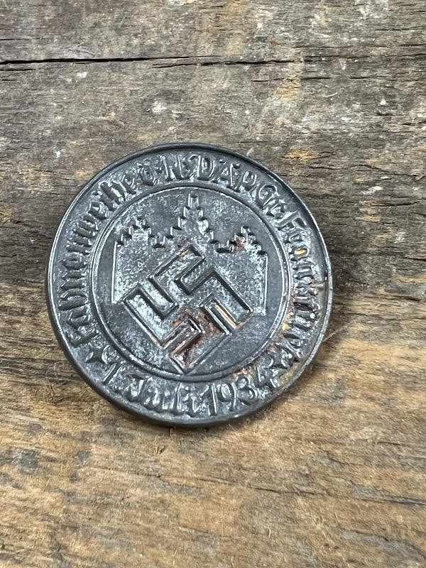 WWII German Tinnie Fahneweihe der NSDAP Gruppe Frankfurt, 1 juli 1934. Duitse tinnie NSDAP, 1934