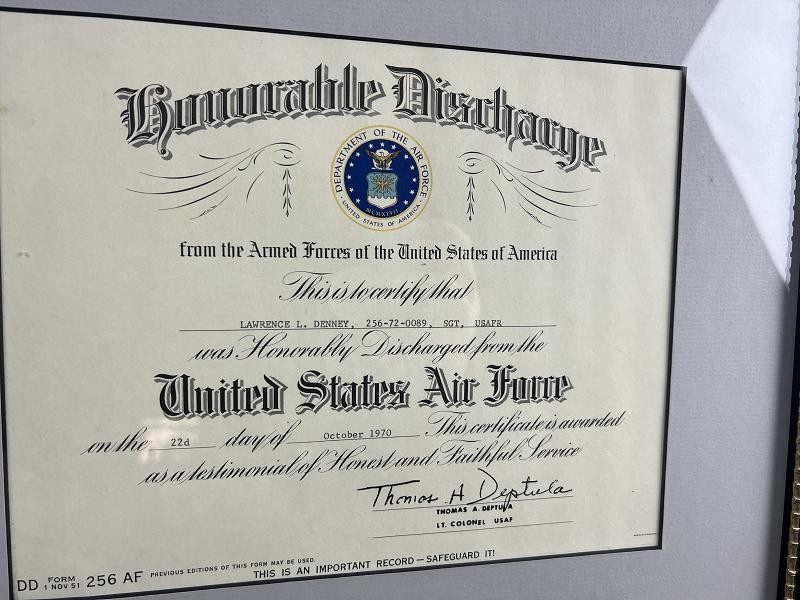FRAMED USAFR VIETNAM WAR VETERAN DISCHARGE DOCUMENT AND MEDALS