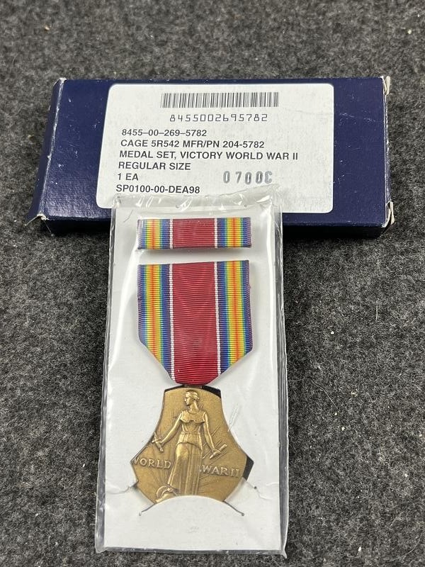 US WWII WW2 VICTORY MEDAL SET IN BOX