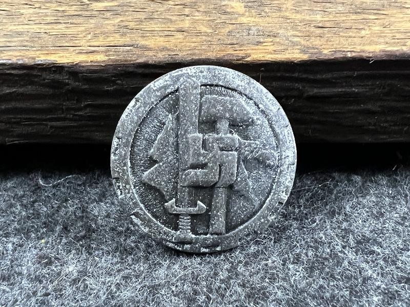 WWII GERMAN 1938 TAG DES DEUTSCHEN TINNIE PIN