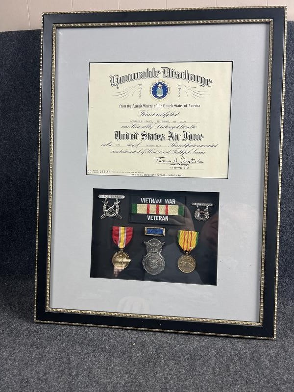 FRAMED USAFR VIETNAM WAR VETERAN DISCHARGE DOCUMENT AND MEDALS