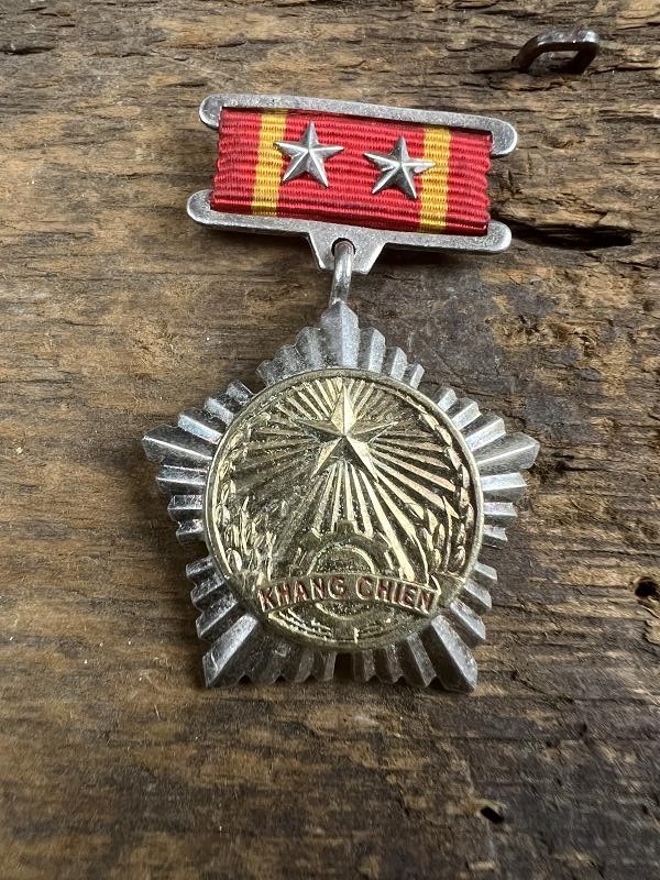 Viet Cong NLF North Vietnamese Army 2 Star Medal Award Khang Chien