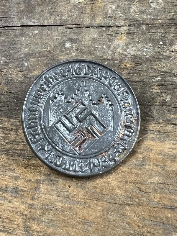 WWII German Tinnie Fahneweihe der NSDAP Gruppe Frankfurt, 1 juli 1934. Duitse tinnie NSDAP, 1934