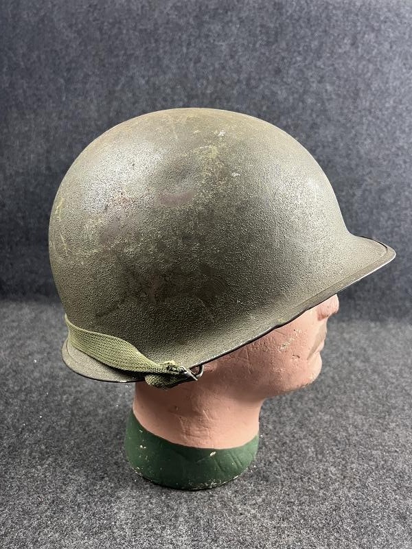 AUTHENTIC KOREAN WAR U.S. M1 SWIVEL BALE HELMET WITH DATED 1946 LINER