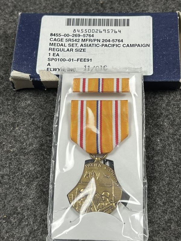 US ASIATIC PACIFIC CAMPAIGN MEDAL SET IN BOX