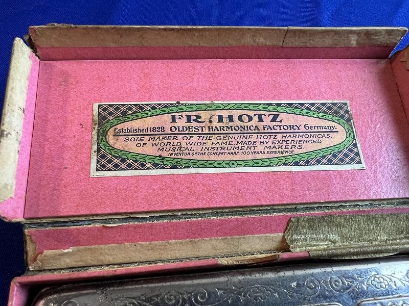 VINTAGE MELODY KING GENUINE HOTZ HARMONICA 60 REEDS. BY FR.HOTZ GERMANY. W/BOX
