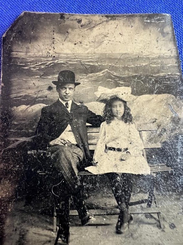 AWESOME 6th PLATE TINTYPE IMAGE PHOTO OF A MAN WITH HIS YOUNG DAUGHTER WITH GREAT HAT