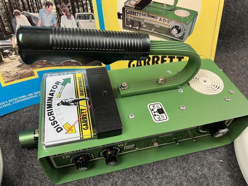 Garrett Electronis ADS VLF/TR Deepseeker Metal Detector- Very Nice Shape
