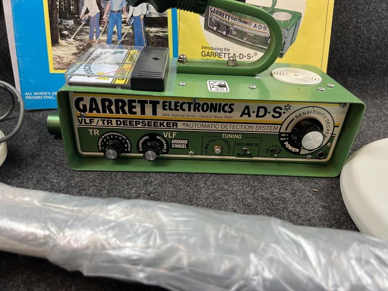 Garrett Electronis ADS VLF/TR Deepseeker Metal Detector- Very Nice Shape