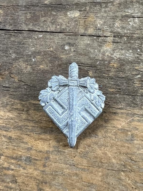 WWII GERMAN NAZI TINNIE PIN