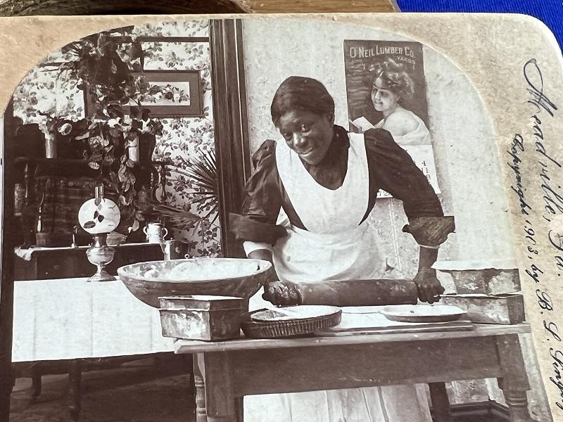 BLACK WOMEN STEREOVIEW CARD PHOTO BAKING APPLE PIES