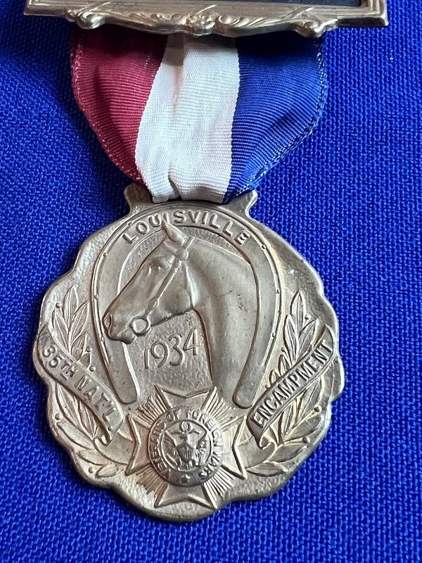 1934 VFW VETERANS OF FOREIGN WARS LOUISVILLE KENTUCKY ENCAMPMENT BADGE
