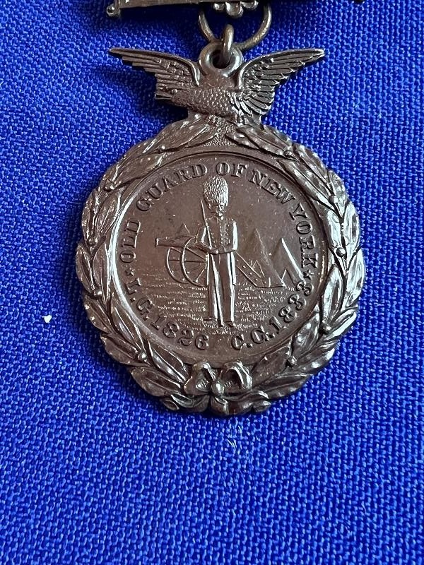 OLD GUARD OF NEW YORK L.G. 1826 C.C. 1833 VETERANS MEDAL BADGE