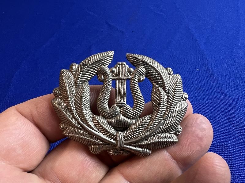 ORIGINAL MUSICIANS LYRE HAT INSIGNIA WITH ATTACHMENT