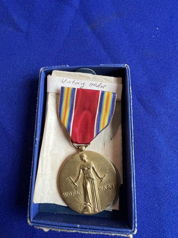 WW2 US VICTORY CAMPAIGN AND SERVICE MEDAL IN BOX