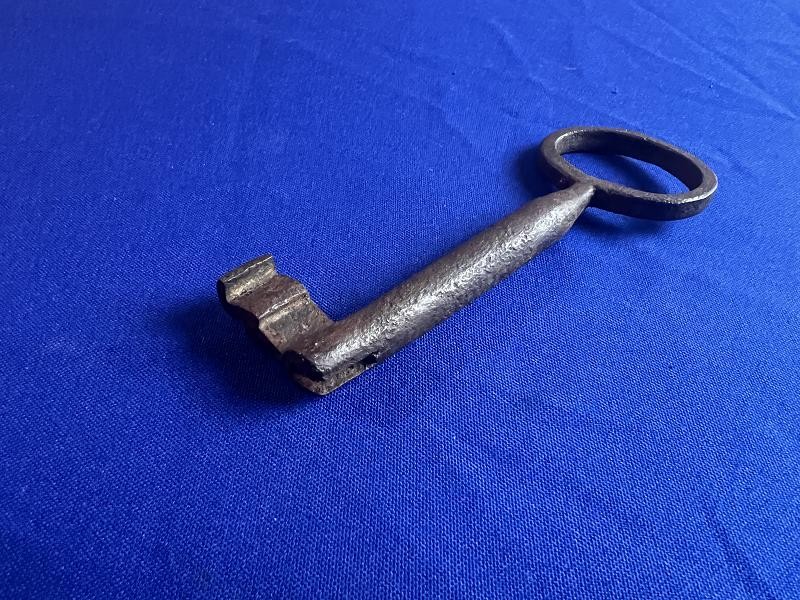 Large Antique Coloniel Era Iron Skeleton Key