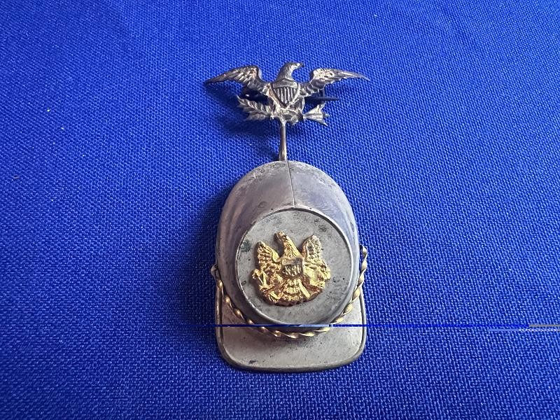 US CIVIL WAR VETERAN GAR REUNION KEPI HAT BADGE WITH EAGLE PIN