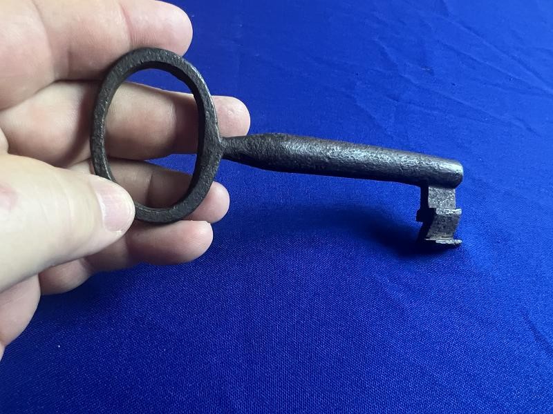 Large Antique Coloniel Era Iron Skeleton Key