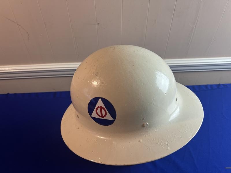 WW2 US CIVIL DEFENSE HELMET EXC. CONDITION