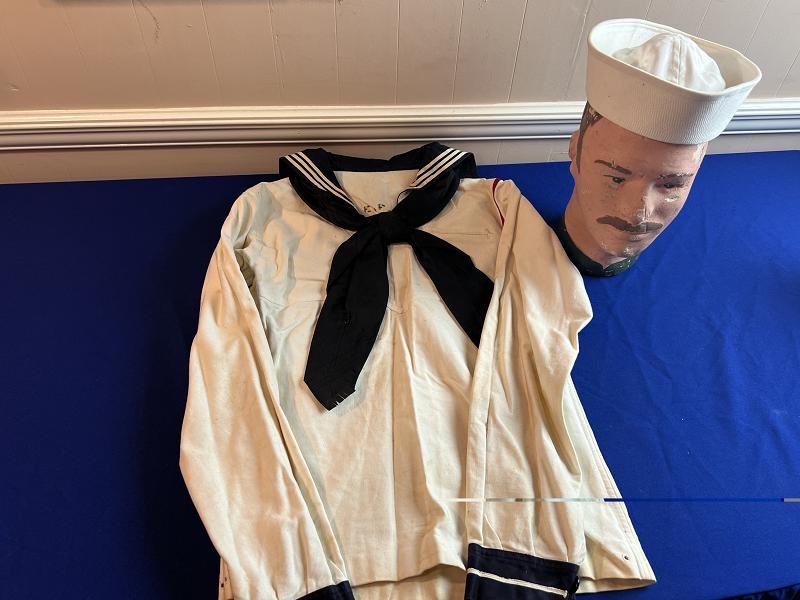 WW2 US NAVY WHITE JUMPER WITH CAP