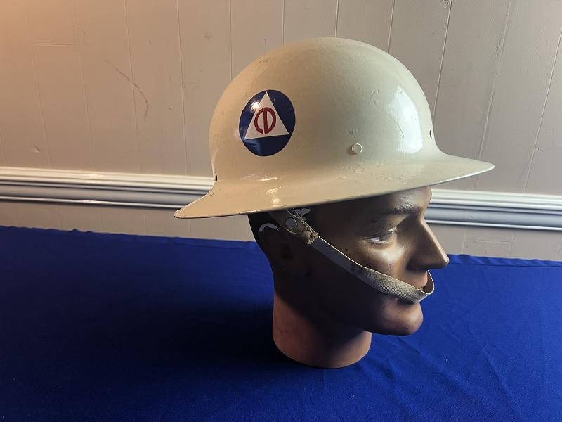 WW2 US CIVIL DEFENSE HELMET EXC. CONDITION